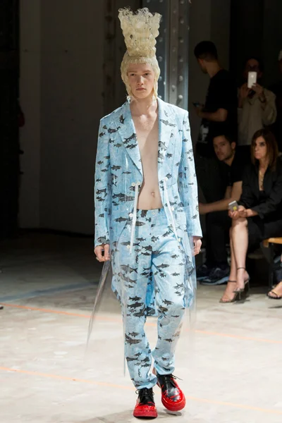 Look 19